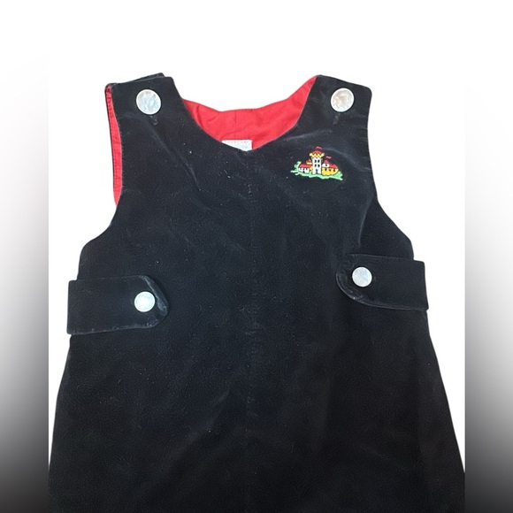 Vintage Baby Romper Black Velvet Red Lined Embroidered‎ Castle Size 18 Months - Picture 2 of 4